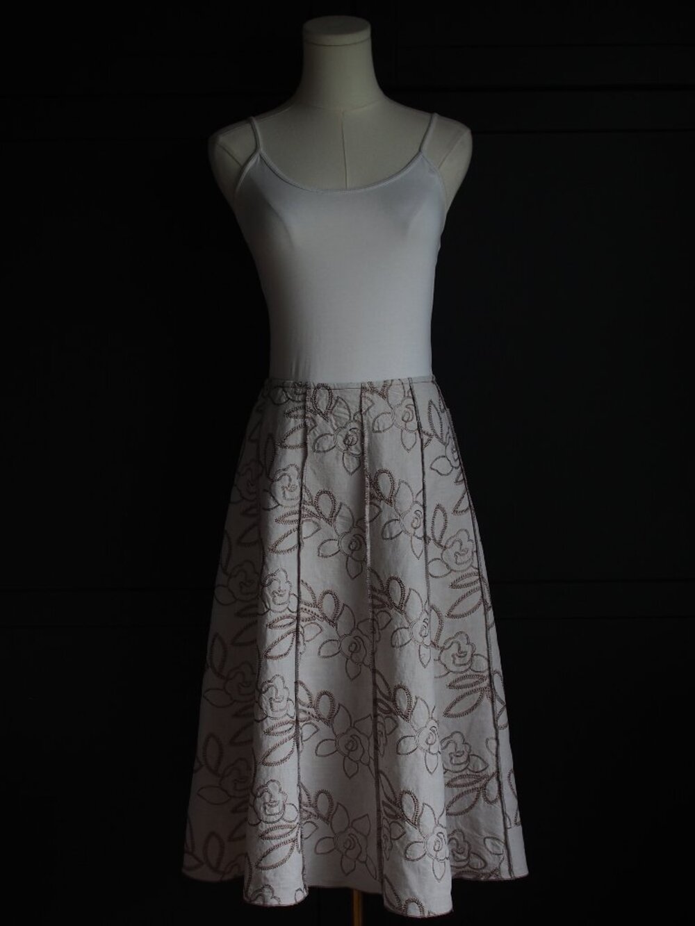 Robert Kitchen | Y2K Vintage Linen/Cotton Embroidered A-line Midi Skirt